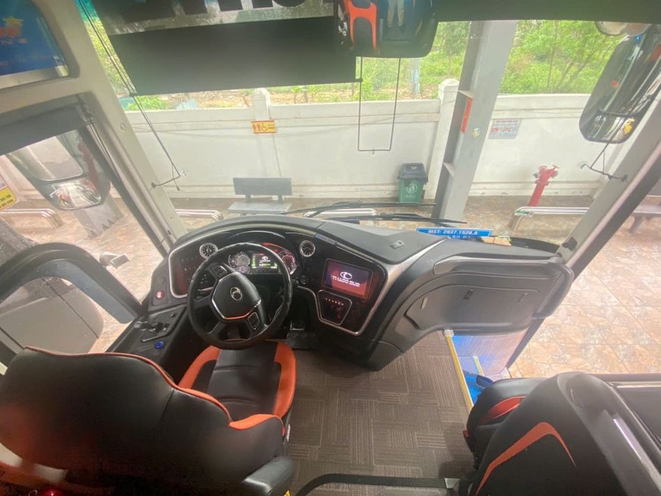 Xe Sao Nghệ Limousine Nội thất Limousine 32 phòng (WC)