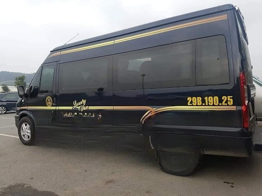 Xe Thế Anh Travel Bên hông xe Xe 15 chỗ