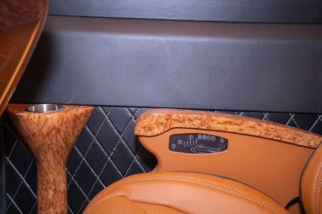 Xe Mũi Né Happy Tour Limousine  Ghế ngồi Limousine Solati 12 chỗ