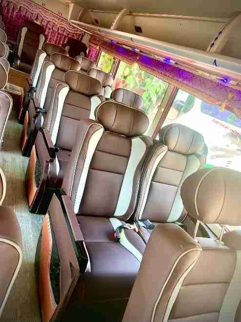 Xe Sapa Express Ghế ngồi Limousine 18 chỗ VIP