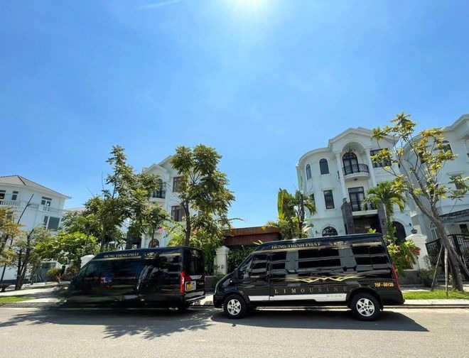 Xe Hưng Thịnh Phát Limousine Bên hông xe Limousine 9 chỗ VIP