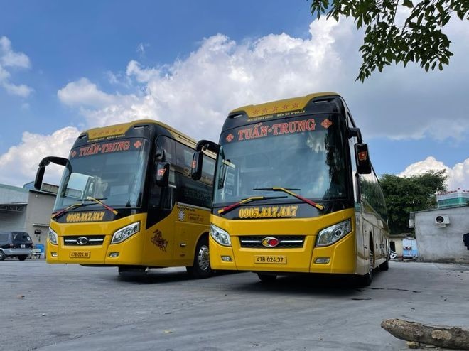 Xe Tuấn Trung Mặt trước xe Limousine 34 giường