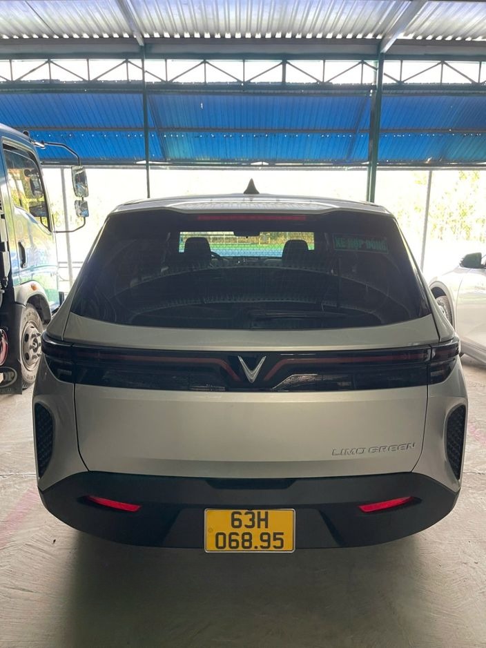 Xe Phương Anh Express Mặt sau xe LimoGreen 7 chỗ