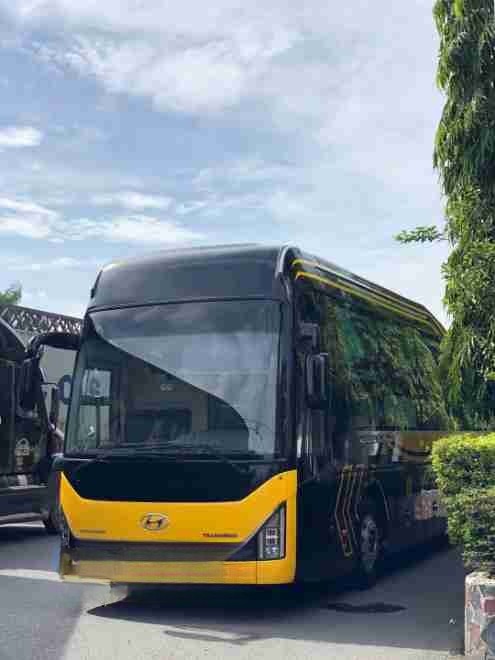 Xe Đình Nhân Mặt trước xe Limousine Phòng 22 chỗ