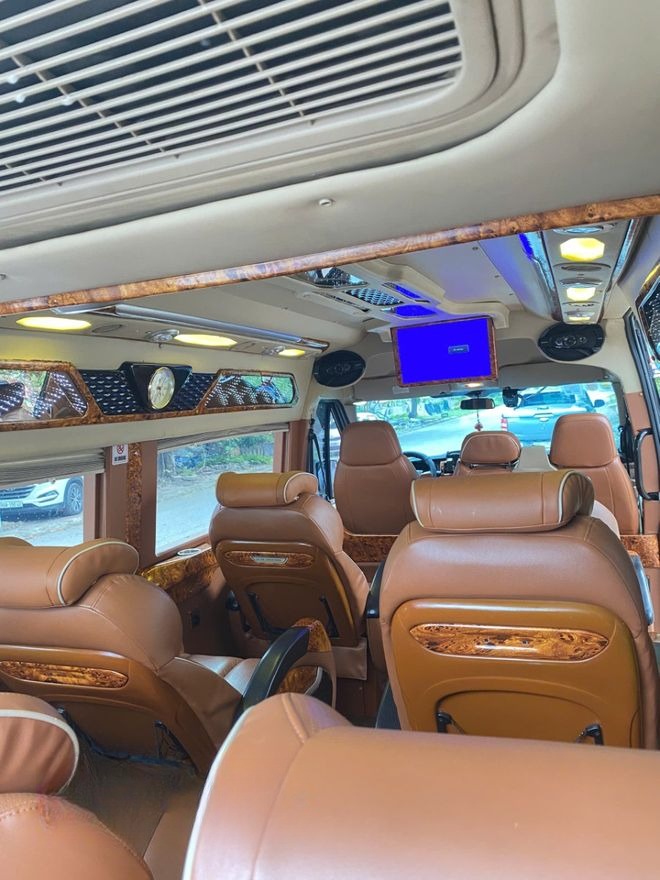 Xe Hoàng Hải Limousine VIP Nội thất Ghế ngồi Limousine 9 chỗ