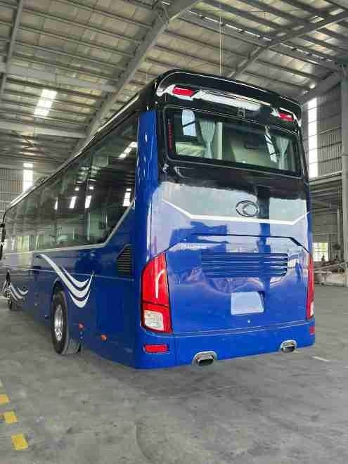 Xe Tuấn Nghĩa Mặt sau xe Bên hông xe Limousine 22 phòng VIP (WC)