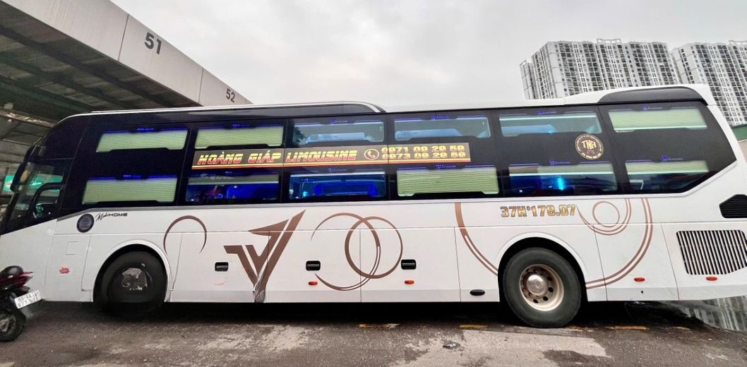 Xe Hoàng Giáp Bên hông xe Limousine giường nằm 22 chỗ