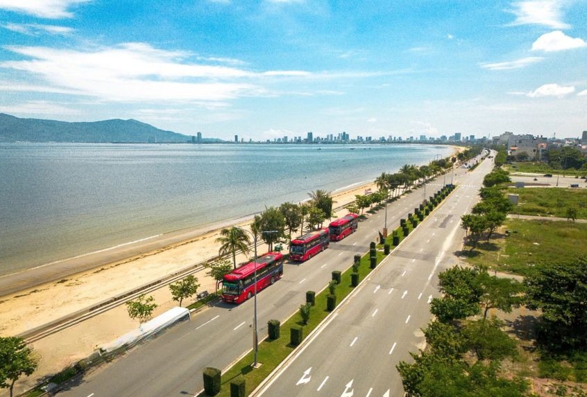 Xe Bảo Ngọc (Đà Nẵng) Bên hông xe Limousine 34 phòng VIP