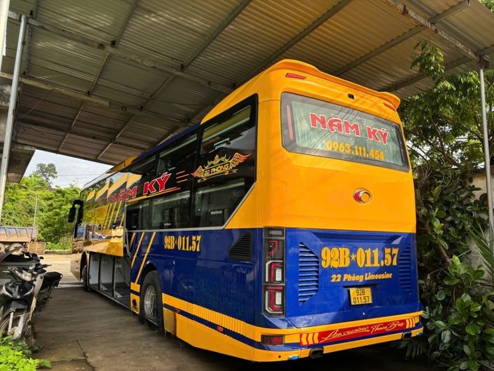 Xe Năm Ký Bên hông xe Mặt sau xe Limousine 24 Phòng