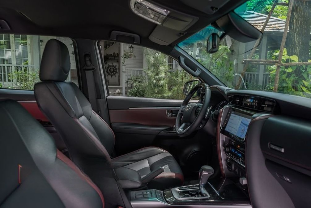 Xe Thanh Sơn Happy Car Tiện ích Nội thất Fortuner 7 chỗ