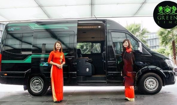 Xe Green Limousine Bên hông xe Limousine 9 chỗ VIP