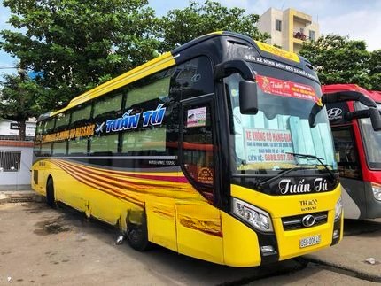 Xe Lovabus Mặt trước xe Limousine giường phòng 22 chỗ