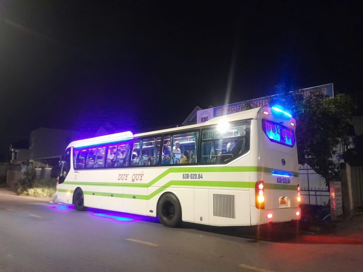 Xe Duy Quý Mặt sau xe Ghế ngồi 28 chỗ 