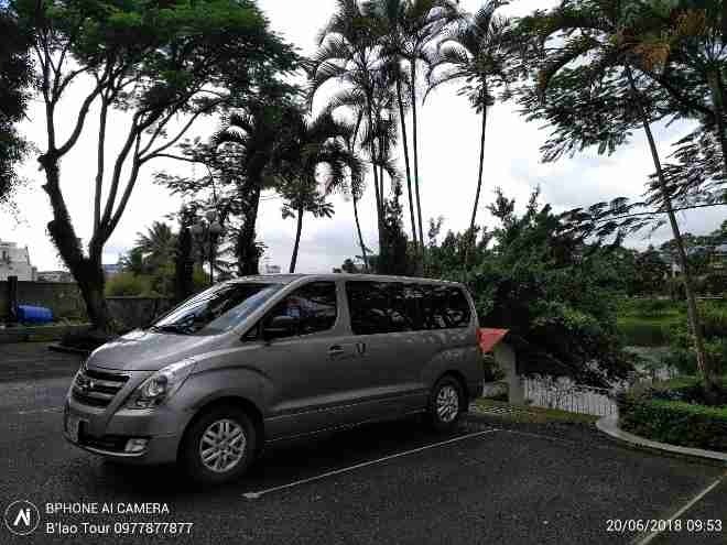 Xe BLao Tour Mặt trước xe Bên hông xe Ghế ngồi Starex 8 chỗ 