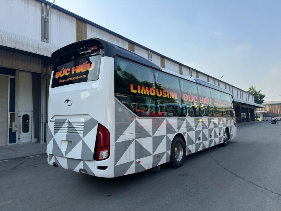 Xe Đức Hiếu (Cư Mgar) Mặt sau xe Bên hông xe Giường nằm 34 phòng