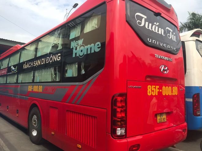 Xe Tuấn Tú Mặt sau xe 