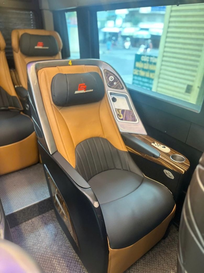 Xe Cúc Tùng Ghế ngồi Nội thất Tiện ích Limousine 9 chỗ