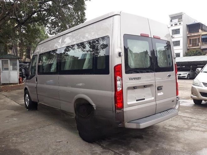 Xe Green Limousine Mặt sau xe Ghế ngồi 16 chỗ