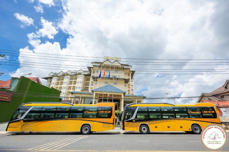 Xe Minh Trí HappyDay Bên hông xe Giường nằm 40 chỗ