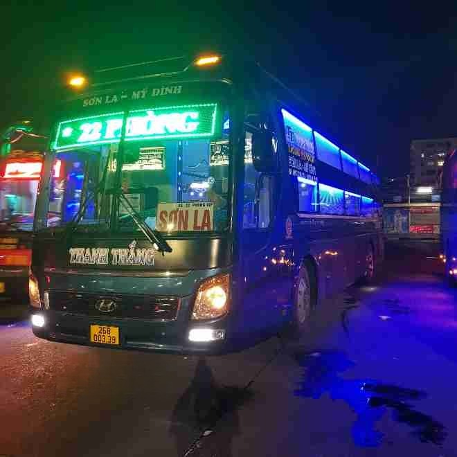 Xe Thanh Thắng (Sơn La) Bên hông xe Limousine giường phòng 22 chỗ