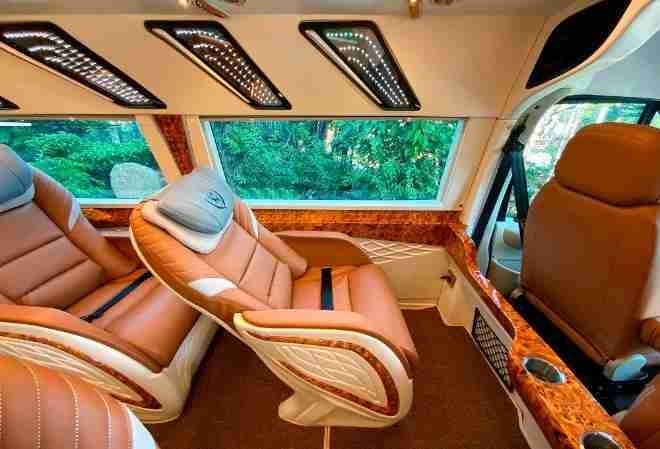Xe Thảo Hồng Ghế ngồi Tiện ích Nội thất Limousine 9 chỗ