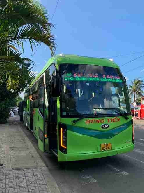 Xe Hùng Tiến - Tuy Hòa Mặt trước xe Bên hông xe Giường nằm Limousine 34 phòng