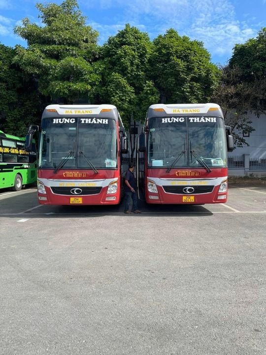Xe HTX Thanh Sơn Mặt trước xe Giường nằm 42 phòng
