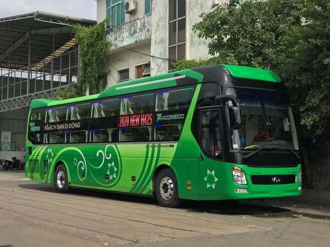 Xe Lovabus Mặt trước xe Bên hông xe Limousine giường nằm 22 chỗ