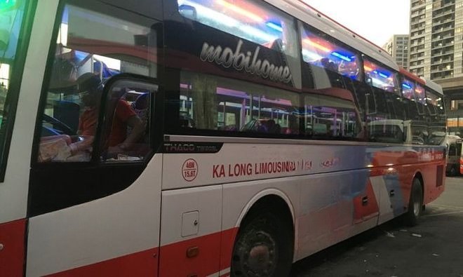 Xe Ka Long Limousine VIP Bên hông xe Giường nằm 44 chỗ VIP