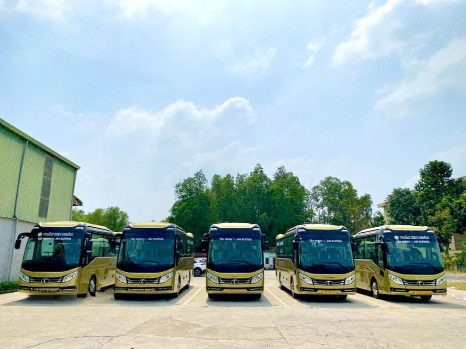 Xe Thảo Kim Ngân Mặt trước xe Bên hông xe Ghế ngồi 29 chỗ