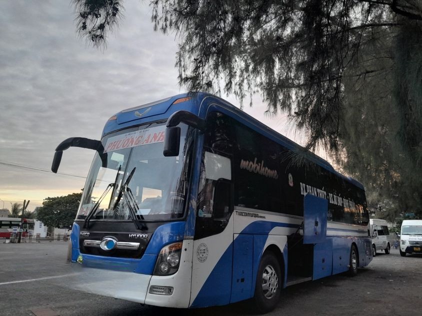 Xe Phương Anh (Phan Thiết) Mặt trước xe Bên hông xe 