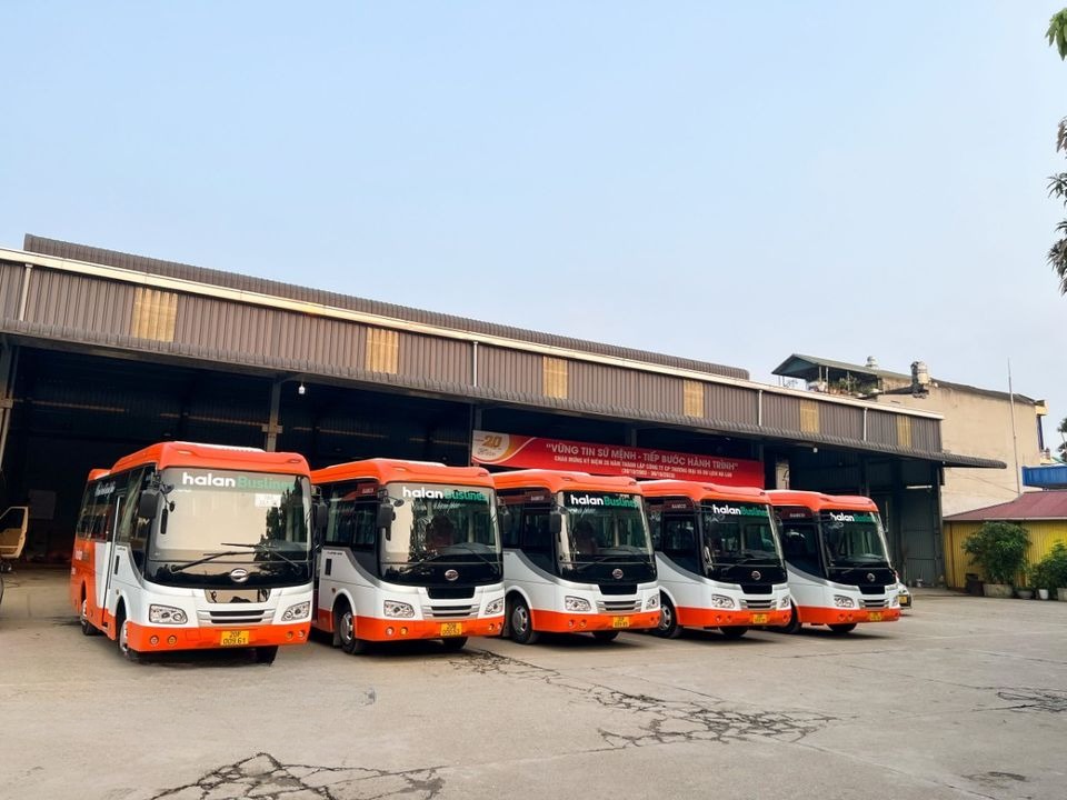 Xe Halan Buslines Mặt trước xe Ghế ngồi 29 chỗ
