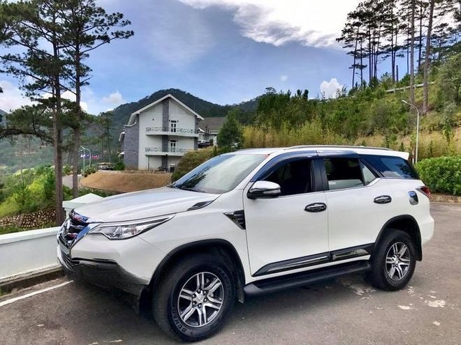 Xe Taxi Nội Bài Bên hông xe Ghế ngồi 7 chỗ