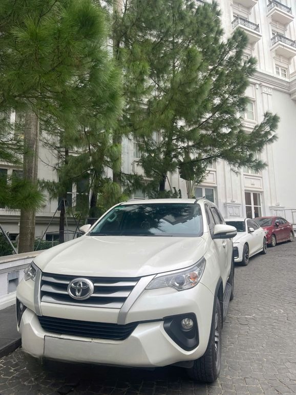 Xe Phương Travel Car Mặt trước xe Xe 7 chỗ