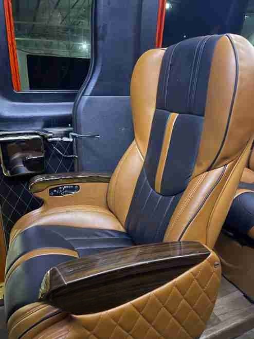 Xe Đồng Phước Ghế ngồi Tiện ích Nội thất Limousine 12 chỗ VIP mới