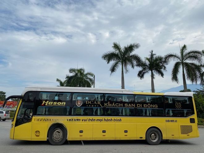 Xe Hà Sơn (Vinh - Sapa) Bên hông xe Limousine 34 Giường VIP