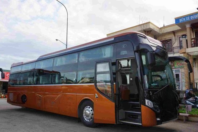 Xe Lovabus Mặt trước xe Bên hông xe Limousine 34 giường