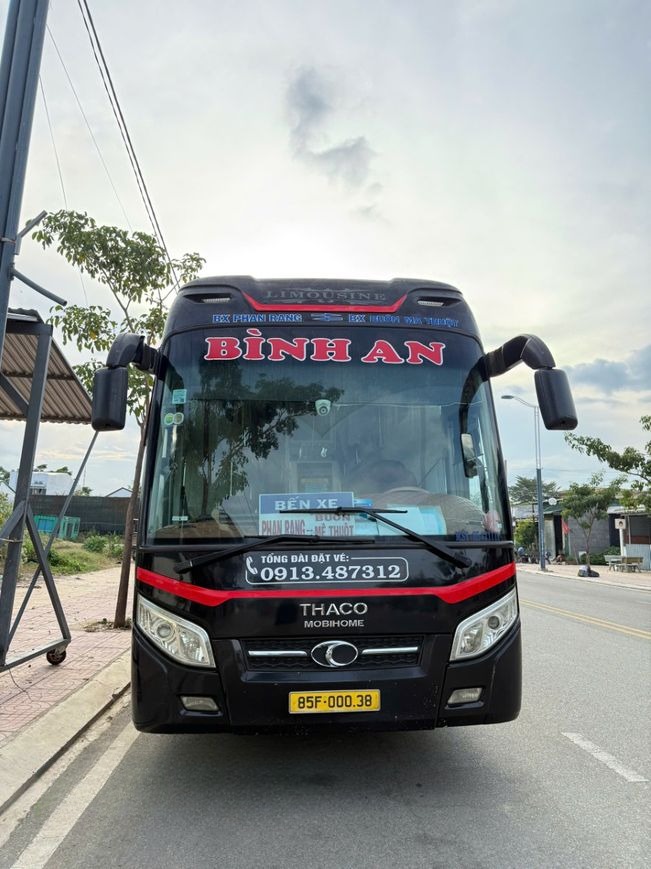 Xe Bình An (Buôn Ma Thuột) Mặt trước xe Limousine 34 phòng