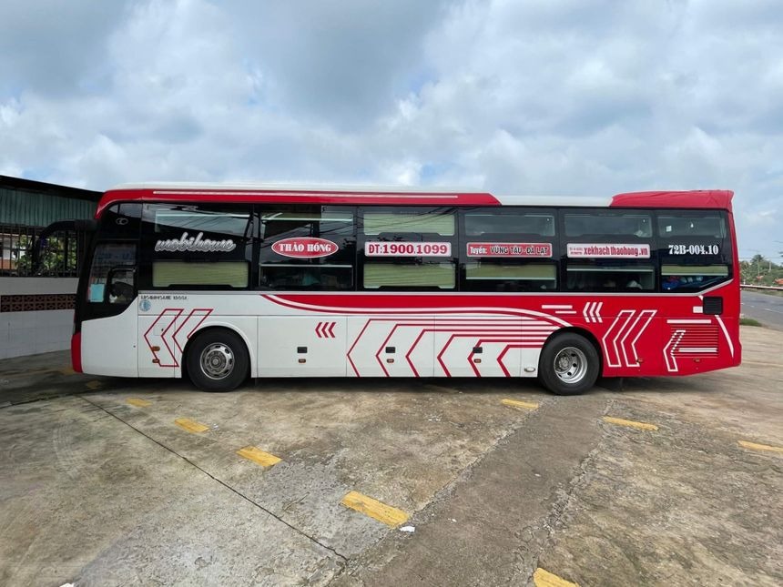 Xe Thảo Hồng Bên hông xe Giường nằm 40 chỗ