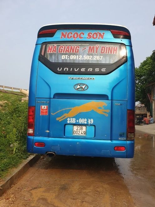 Xe Ngọc Sơn Mặt sau xe Giường nằm 40 chỗ