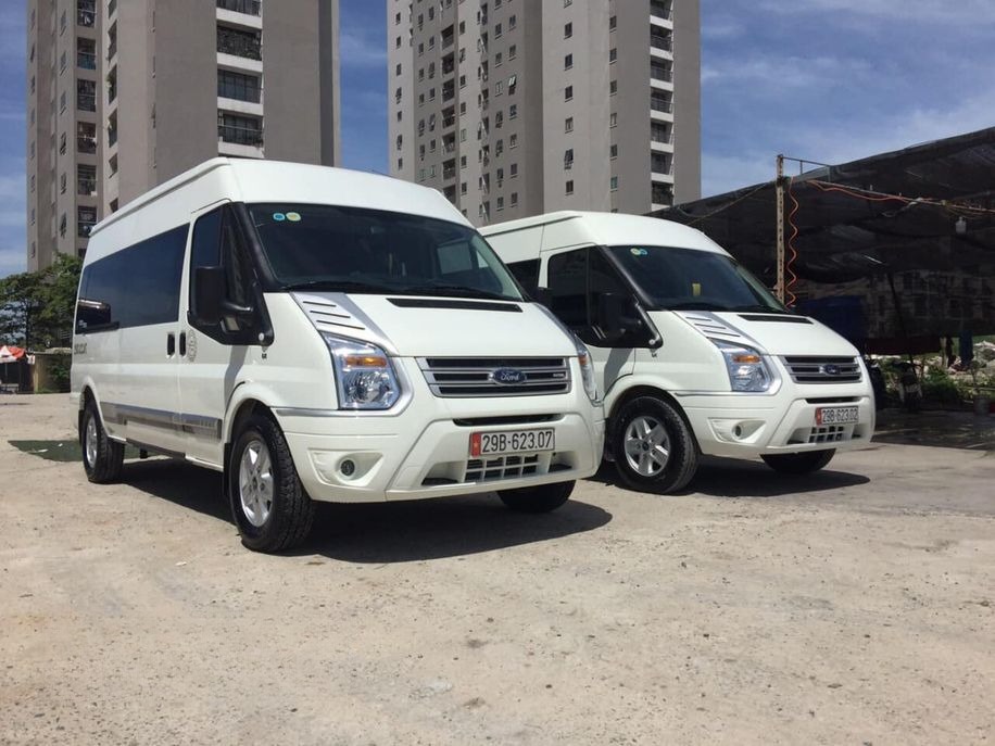 Xe Lovabus Mặt trước xe Bên hông xe Xe 5 chỗ