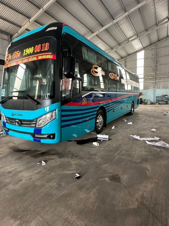 Xe Gia Huệ Bên hông xe Limousine 34 Phòng