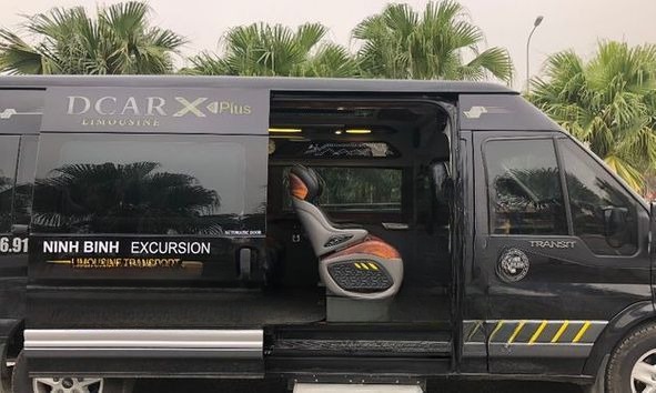 Xe Ninh Bình Excursion Transport Bên hông xe Limousine 9 chỗ VIP