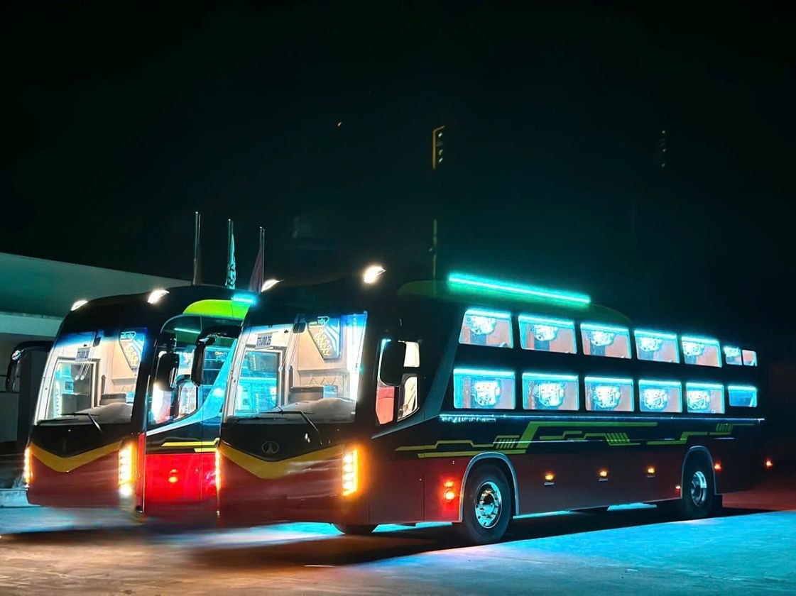 Xe Hiếu Viện Mặt trước xe Bên hông xe Limousine 22 Phòng (WC)