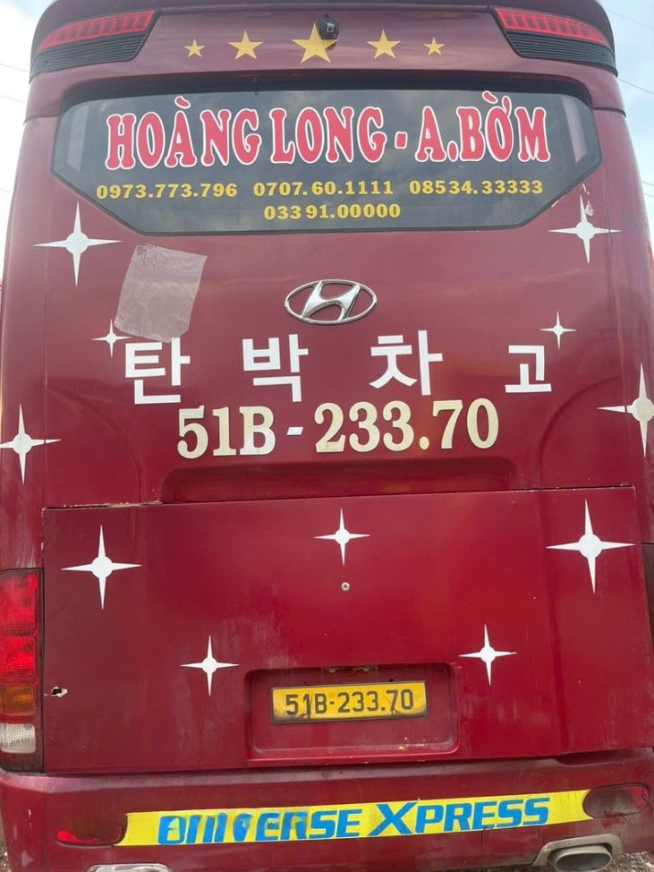 Xe Hoàng Long A Bờm Mặt sau xe Limousine 38 phòng