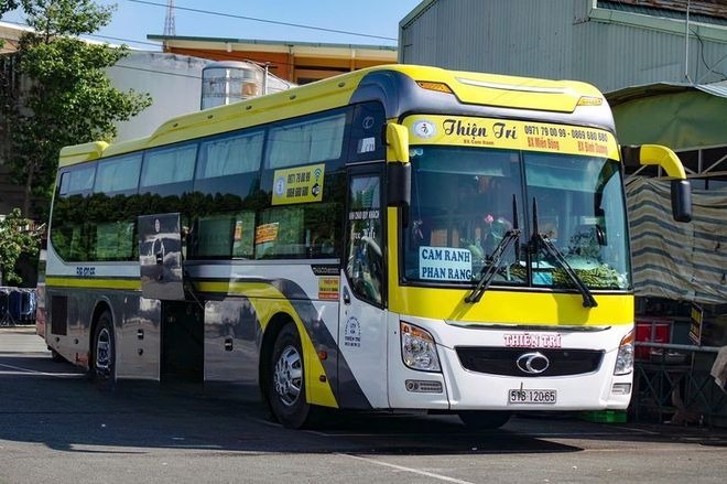 Xe Lovabus Mặt trước xe Giường nằm 41 chỗ (*)
