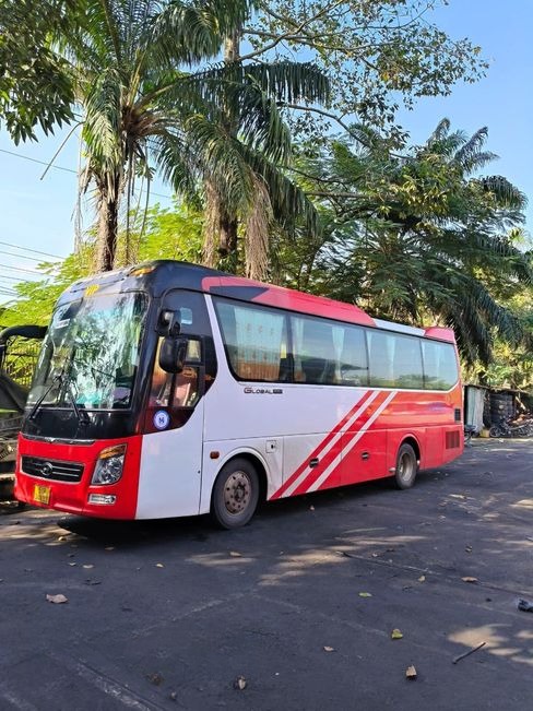Xe Tuấn Trường Bên hông xe Ghế ngồi 28 chỗ