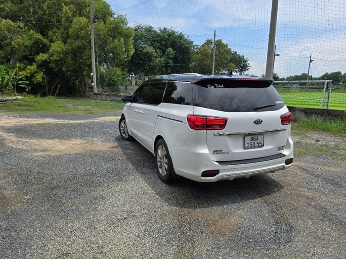 Xe Kim Thành (Lagi) Mặt sau xe Sedona 8 chỗ