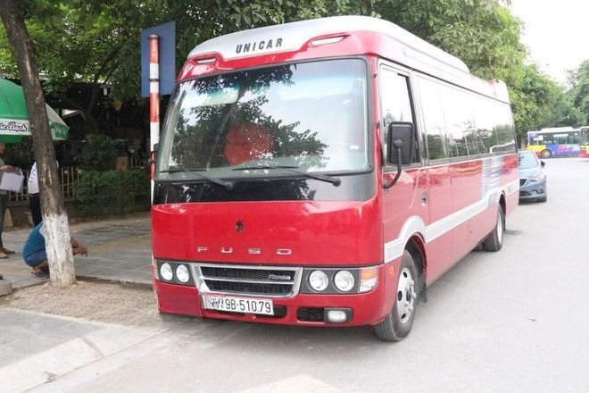 Xe Ninh Bình Excursion Transport Mặt trước xe Limousine 18 chỗ