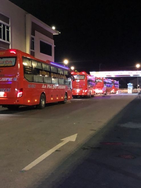 Xe An Phú Quý Bên hông xe Mặt sau xe Limousine giường phòng 20 chỗ (Có WC)
